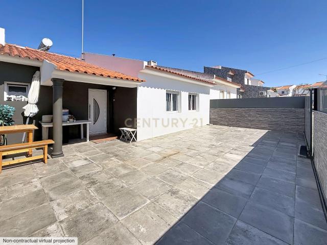 Moradia T3 Térrea Renovada à Venda na Nazaré | Quintal | Suite | Pronta a Habitar