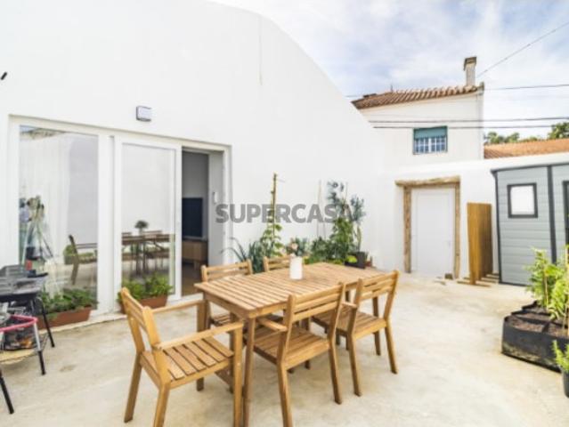 Moradia T3 totalmente reconstruida