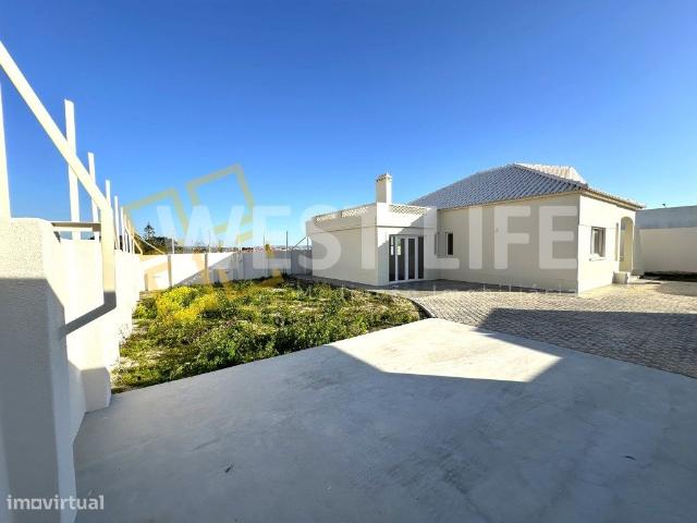 Moradia T3 totalmente REMODELADA inserida na zona tranquila da Silv.