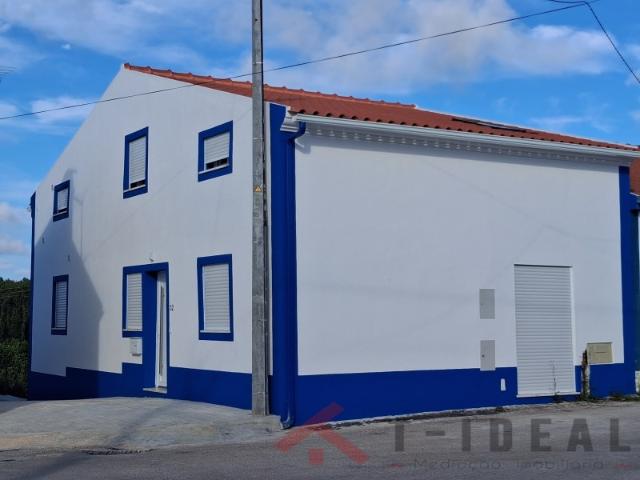 Moradia T3 totalmente remodelada perto das praias