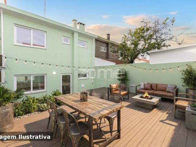 Moradia T3 totalmente renovada com jardim – Porto