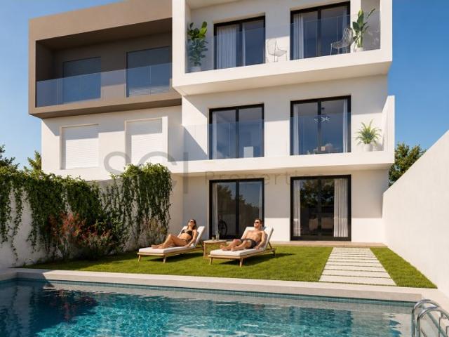 Moradia T3 Triplex com garagem e piscina | Setúbal
