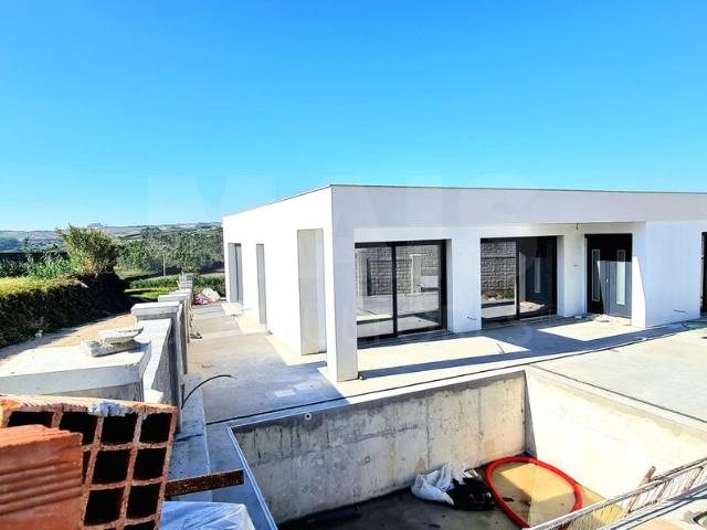 Moradia T3 Trrea com Piscina Logradouro Churrasqueira e Jardim em.