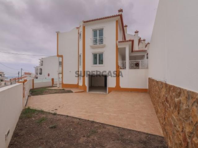 Moradia T3 +1 com garagem box e terraço na Ericeira a 10 mn a pé da praia