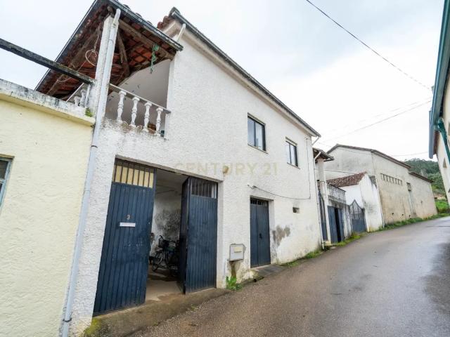 Moradia T3 + 1, com Terreno, em Vila Nova de Poiares