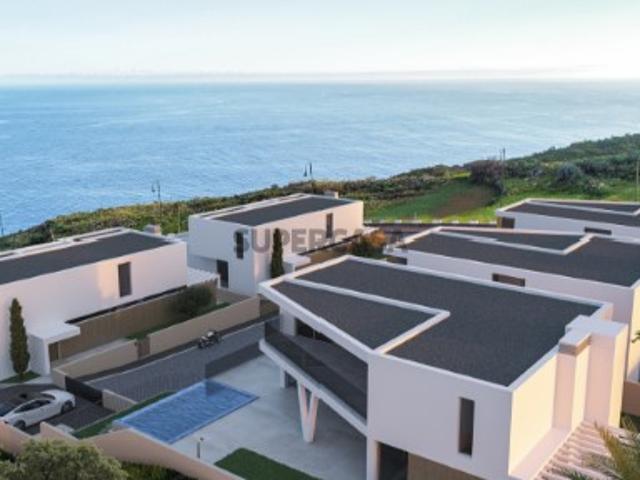 Moradia T3 +1 com vista panorâmica sobre o mar, Madeira
