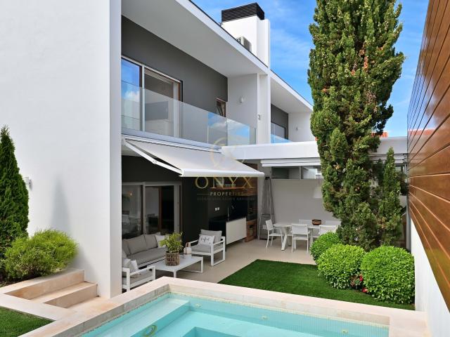 MORADIA T3 + 1 CONTEMPORÂNEA COM ELEVADOR, PISCINA E VISTA MAR NO ALTO DA PAREDE