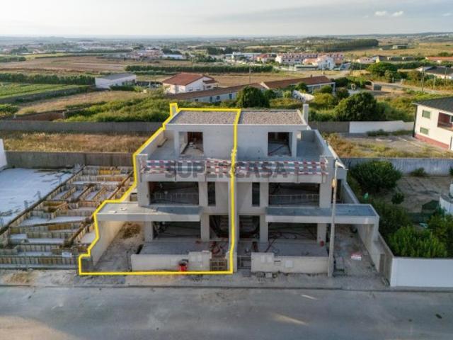 Moradia T3 + 1 | Garagem | Terraço com vista mar | Perto das Praias