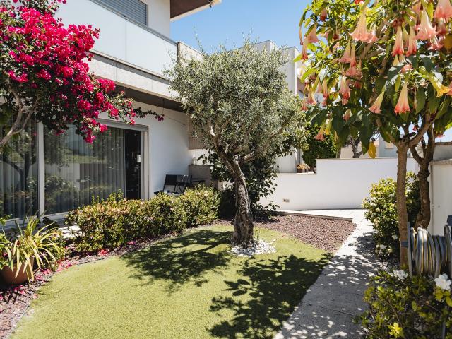 Moradia T3 +1 de 3 Frentes, com Jardim e Garagem