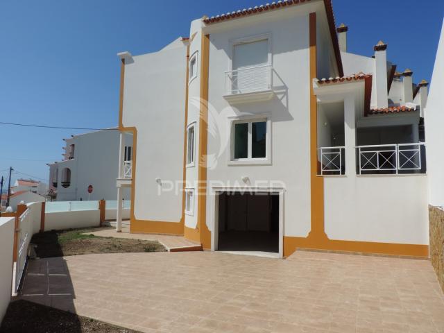 Moradia T3 + 1 Localizada na Vila da Ericeira