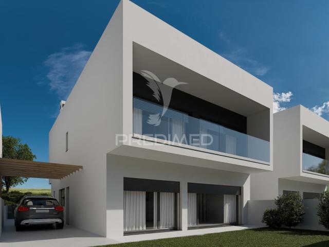 Moradia T3 + 1 na Urbanização Villas do Cerejal – Torres Novas