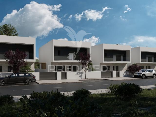 Moradia T3 + 1 na Urbanização Villas do Cerejal – Torres Novas