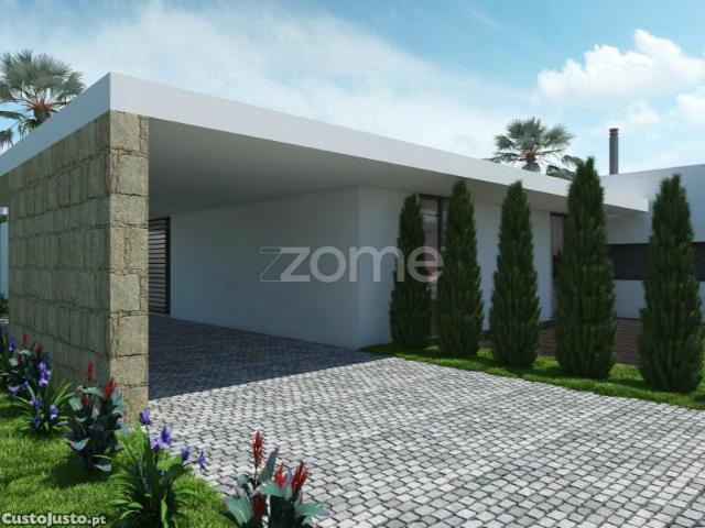 Moradia T3 +1 Térrea, Com 385 M2 Terreno, Água