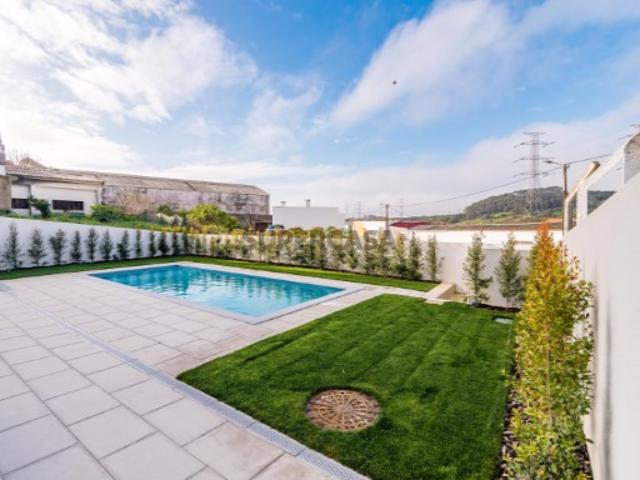 Moradia T3 + 2 com Piscina Nova Construção Odivelas