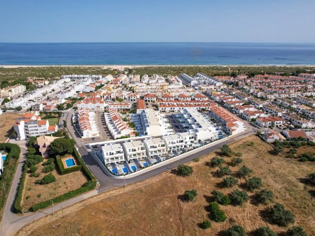 Moradia T3 +2 na Praia da Lota, com Piscina, Jardim e Garage. 177m² Vila Nova De Cacela
