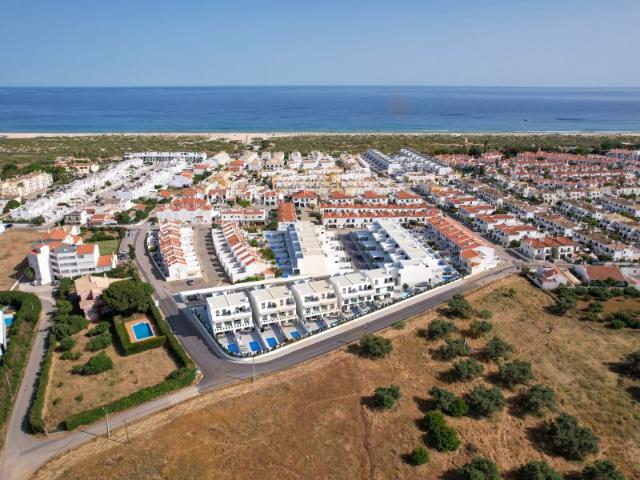 Moradia T3 +2 na Praia da Lota, com Piscina, Jardim e Garagem