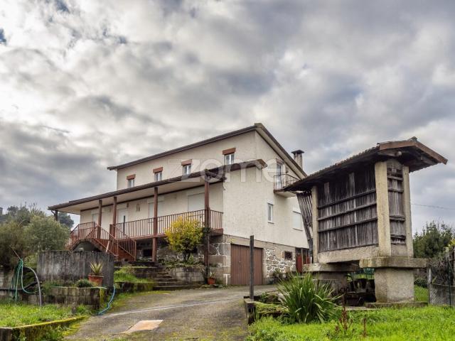 Moradia T3 + 3 com vistas amplas | Terreno e anexos – Souto de Lafões