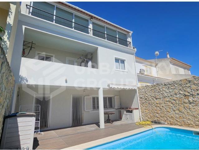 Moradia T3 + 4 em Faro 127m² Montenegro