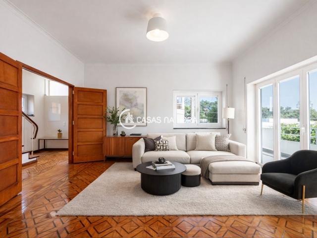 Moradia T3+T1 na Rua João das Regras, junto à Avenida de Sintra