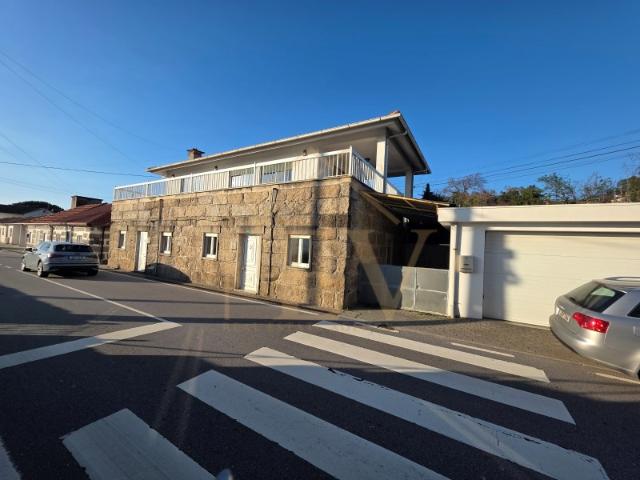 Moradia T3+T3+T2 em Gandarela Guimarães