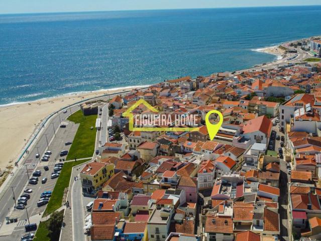 Moradia T3+T3 renovada a 100m da praia de Buarcos na Figueira da Foz