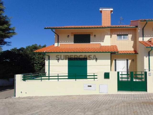 Moradia T 3 234 m2 2005 Renovada: Ar Condicionado: Garagem 53 m2: Côche, Albergaria Velha