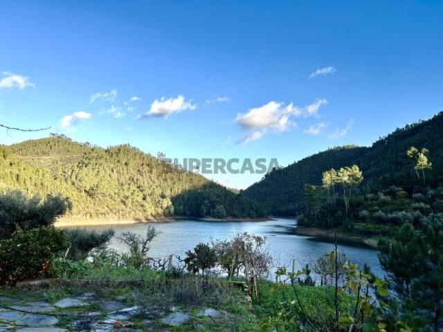Moradia T 3 com acesso privado e direto ao rio