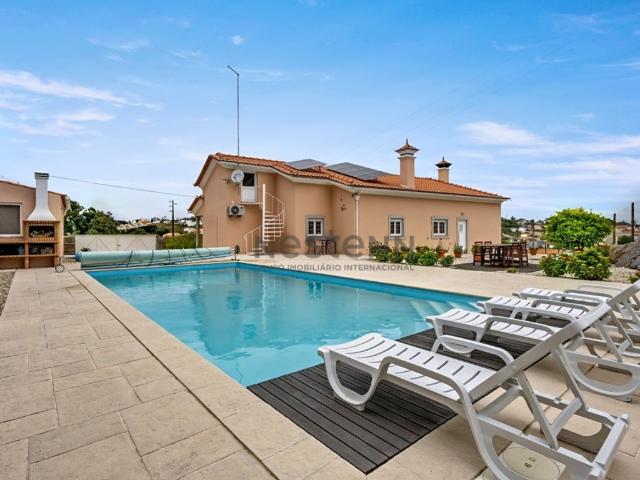 Moradia T 3 com Piscina na Lourinhã 168m² Reguengo Grande
