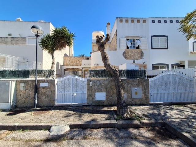 Moradia T 3, piscina, churrasqueira, garagem