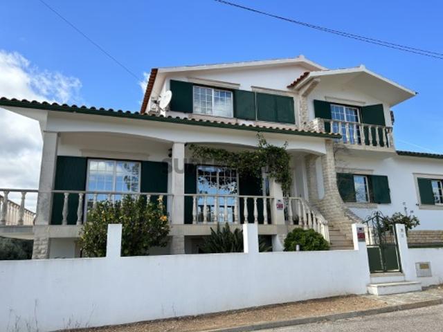 Moradia T 5 com terreno e poço