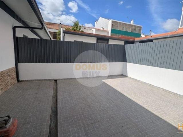 MORADIA TÉRREA T3 A ESTREAR | 2WCS BAIXA DA BANHEIRA | 26064088588