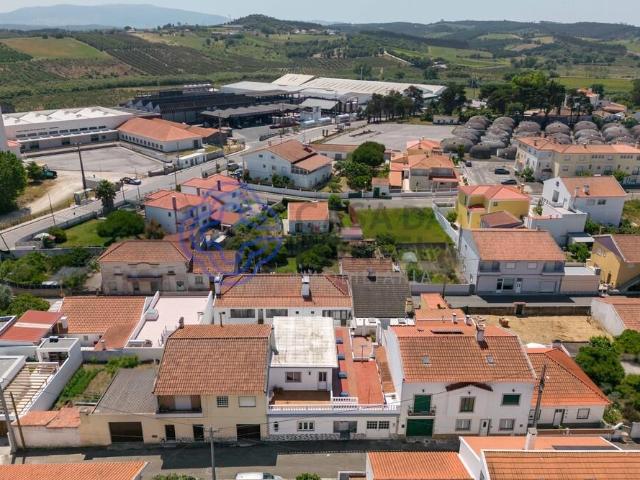 Moradia térrea T3 com garagem fechada em Cintrão, Bombarral