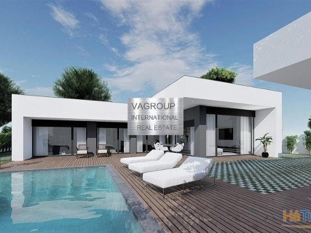 Moradia Térrea T3 com Piscina | 26063926181