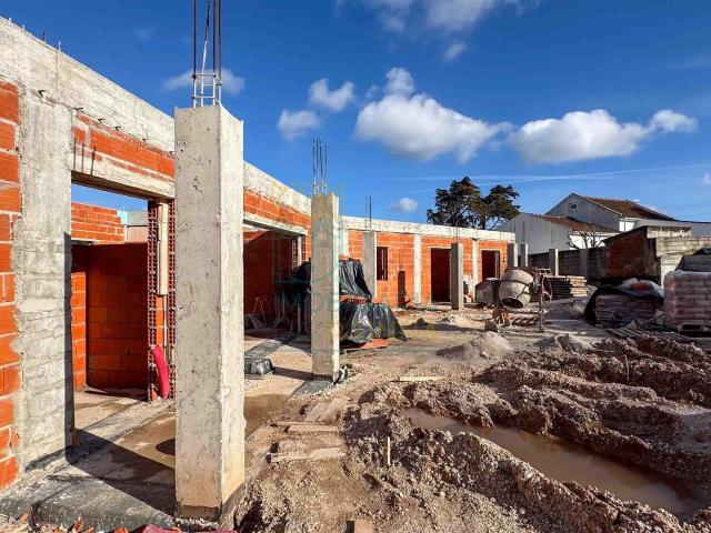 Moradia Térrea T3 com Piscina e Garagem | Lote 1.200 m² | Pr. 300m² Salir De Matos