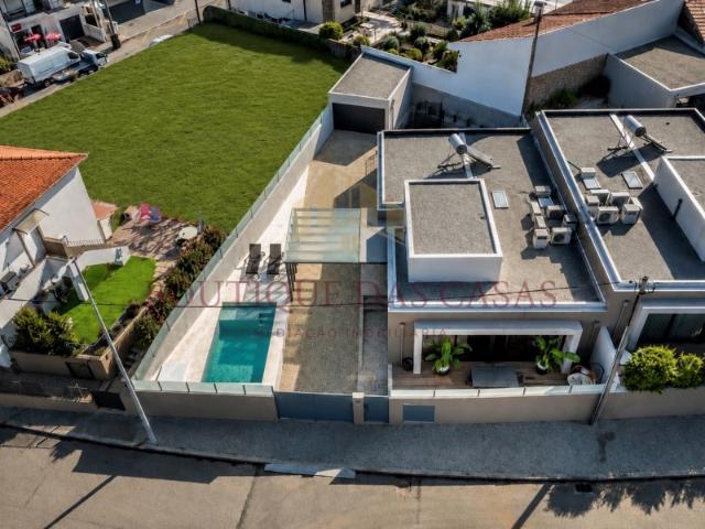Moradia Térrea T3 com Piscina em Frente ao Parque da Lavandeira, Oliveira do Douro