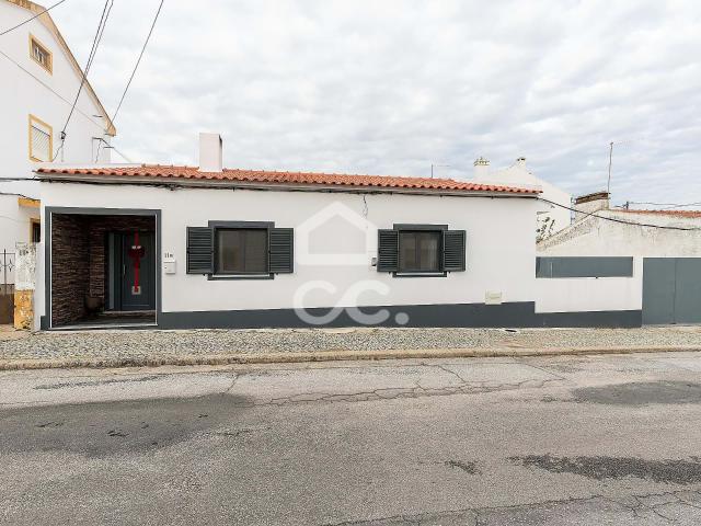 Moradia Térrea T3 com Quintal e Anexo na Senhora da Saúde em Évora, Évora, Senhora da Saúde