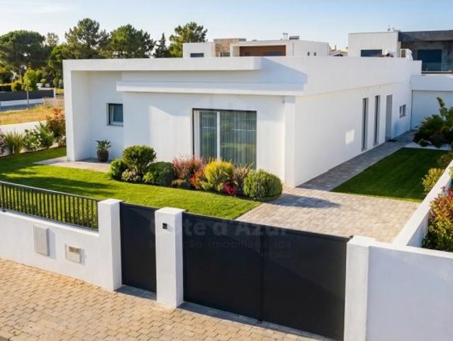 Moradia Térrea T3 de Luxo com Piscina Azeitão