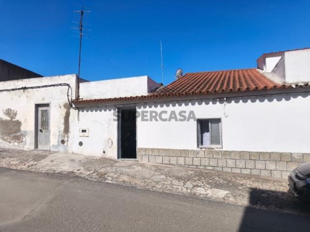 Moradia Térrea T3 em Moura com terraco e quintal