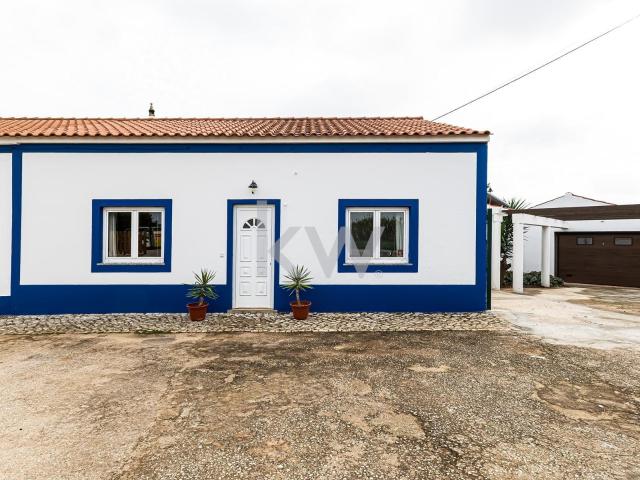 Casa térrea com garagem e 4.240m2 de terreno sito em Estevais, Alcantarilha