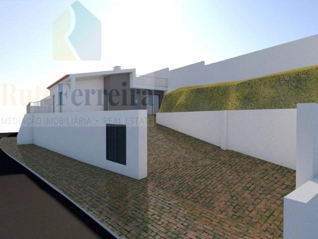 Moradia Térrea T2+1 com Sótão e Vista para o Campo Freiria