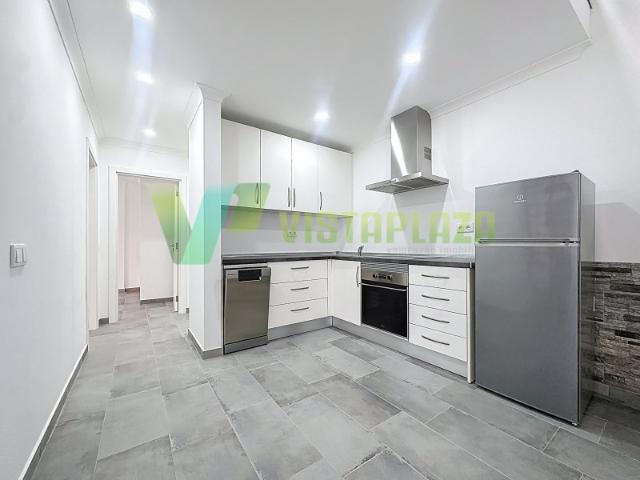 Moradia Térrea T2+1 geminada no centro da cidade Portimão Algarve