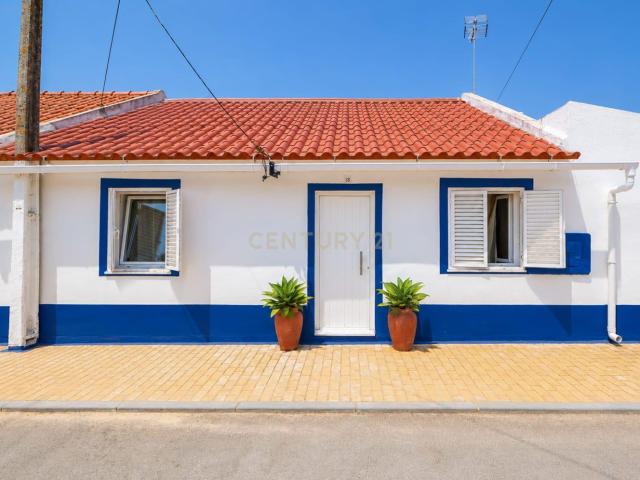 Moradia Térrea T2+1 renovada com poço, anexo e árvores de fruto em Casebres | Rua da Liberdade, Casebres, Alcácer do Sal