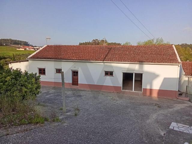 Moradia térrea T2+2 em Vila Facaia