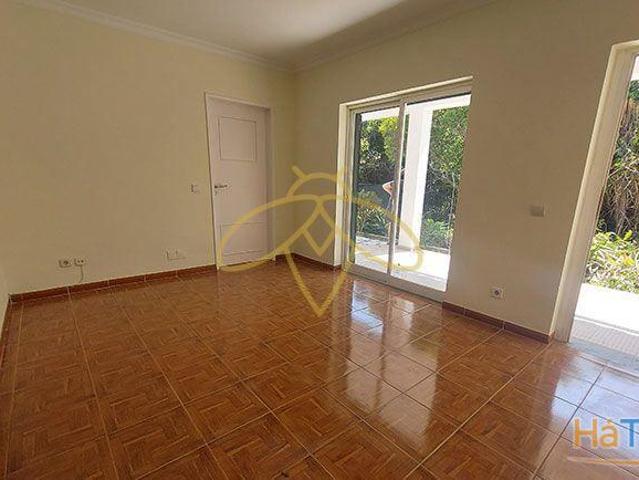 Moradia térrea T2+2 para arrendar em Murches Cascais com jardim | 26074084506