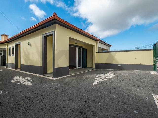 Moradia Térrea T2 com Estacionamento em São Roque, Funchal –. 104m² São Roque Funchal