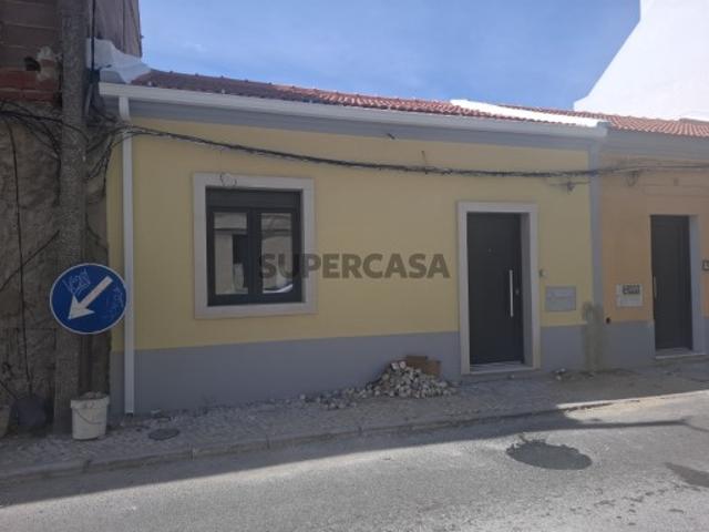 Moradia Térrea T2 com Logradouro Totalmente Remodelada Barreiro