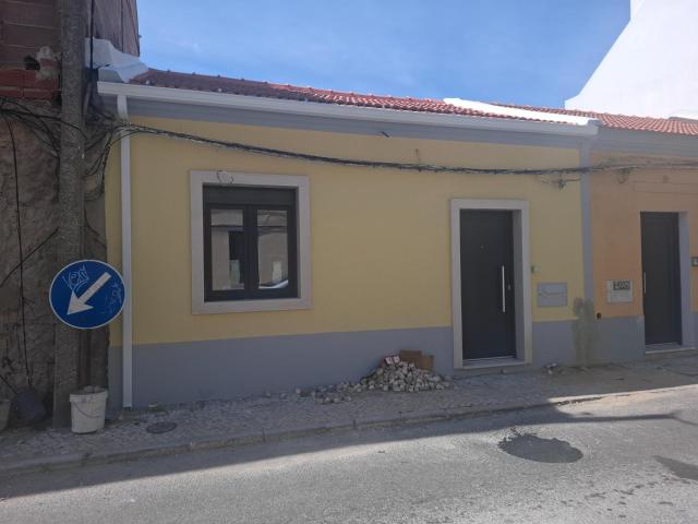Moradia Térrea T2 com Logradouro Totalmente Remodelada Barreiro