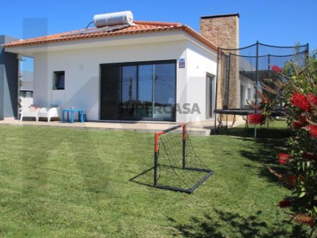 MORADIA TÉRREA T3+1 COM PISCINA E JARDIM