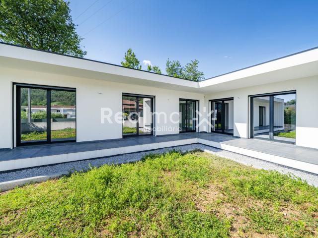 Moradia Térrea T3+1 em Este S.Mamede Braga