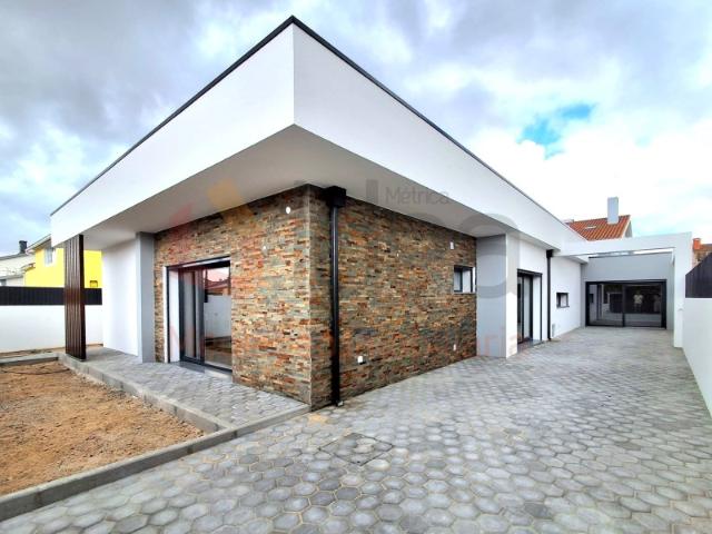 Moradia Térrea T3+1, Redondos Fernão ferro